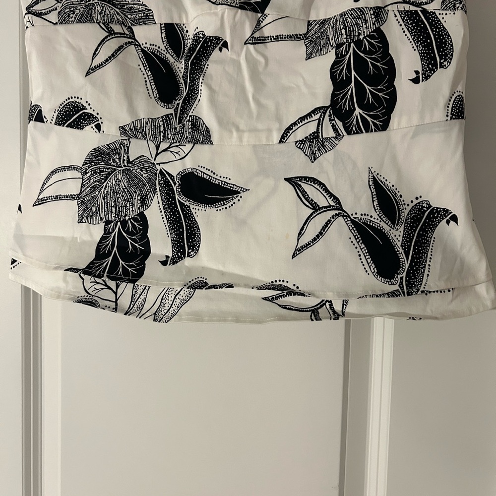 White House Black Market Monochrome Leaf Print Tank Top - Picture 2 of 7